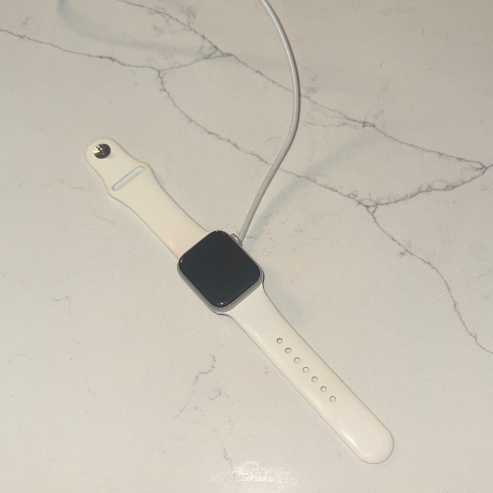 Apple Watch Nike Series 4, 40mm, LTE - Black and White